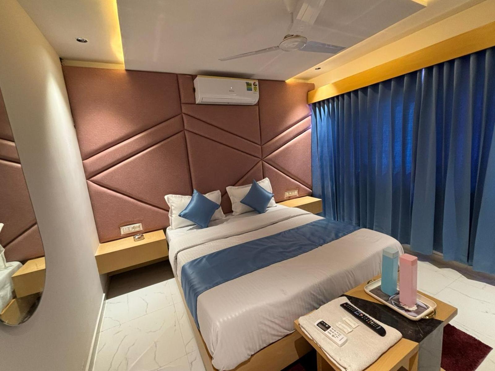 Hotel Phoniex Ahmedabad Exterior photo