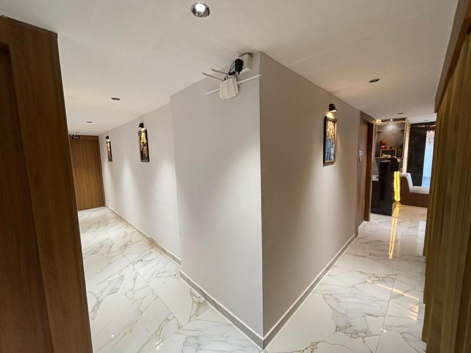Hotel Phoniex Ahmedabad Exterior photo