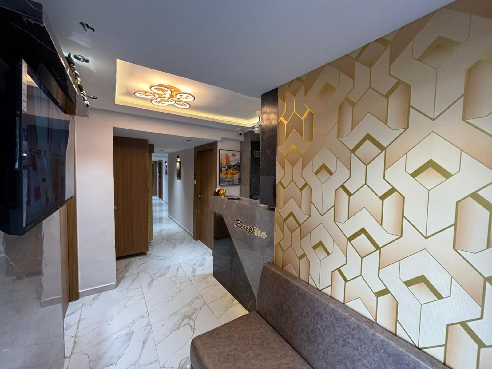 Hotel Phoniex Ahmedabad Exterior photo
